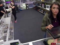 RelaXXX presents: Pawn a bearded dragon for a white anaconda - xxx pawn
